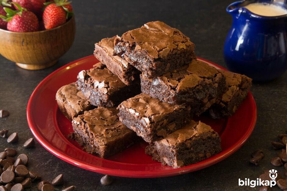 Çikolatalı Browni Tarifi  Tarifler Yaş Pasta Tarifleri